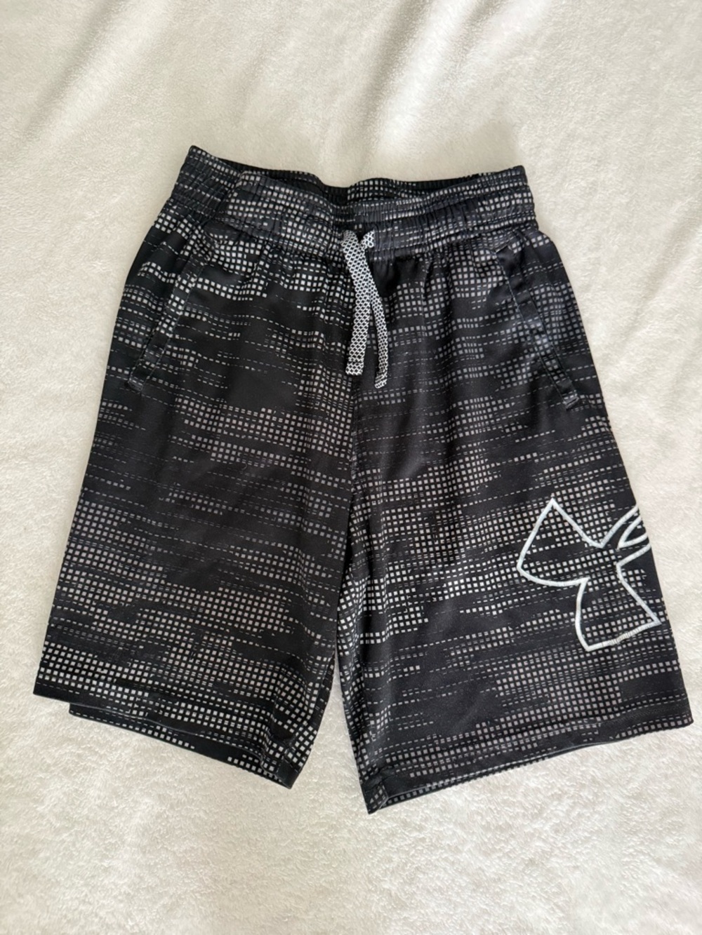 Under Armour Black & White Boys' Performance Shorts Small